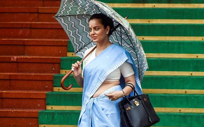 ৭২ লাখ টাকার সাজে সংসদে কঙ্গনা রানাওয়াত